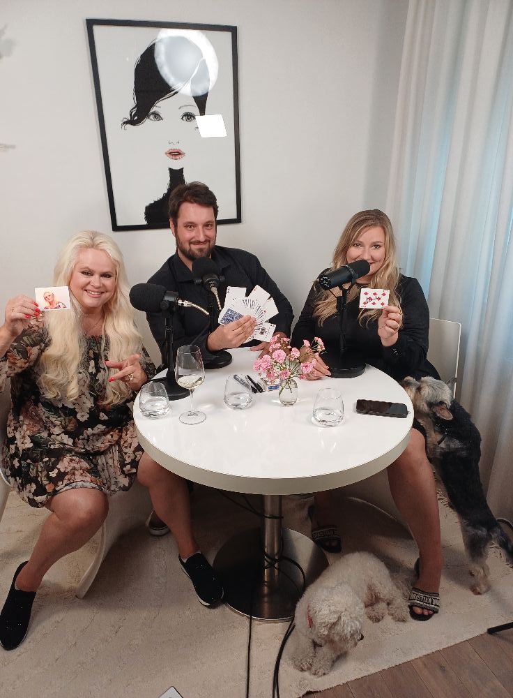 MONIKA ŠTIKOVÁ, NIKOLAS KARA, VERONIKA